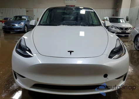 2024 Tesla Model Y z USA, uszkodzony, nr VIN 7SAYGDEE0RF132980